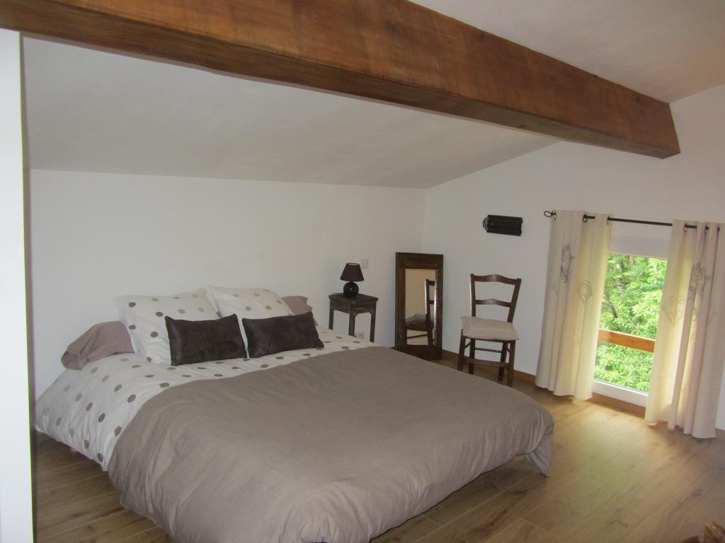 Bed and Breakfast Les Cimes Saint-Pierre-de-Rivière Habitación foto