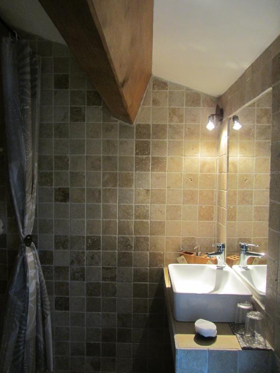 Bed and Breakfast Les Cimes Saint-Pierre-de-Rivière Habitación foto